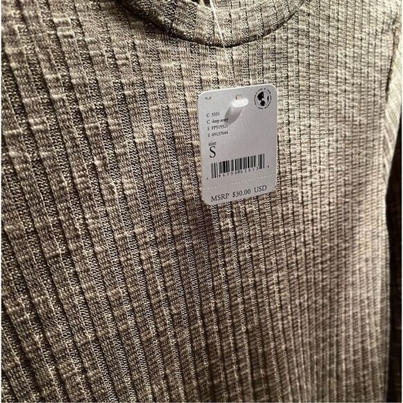 Free People Aura Layering Top Stretch lightweight sweater army green NWT SMALL - Picture 7 of 16